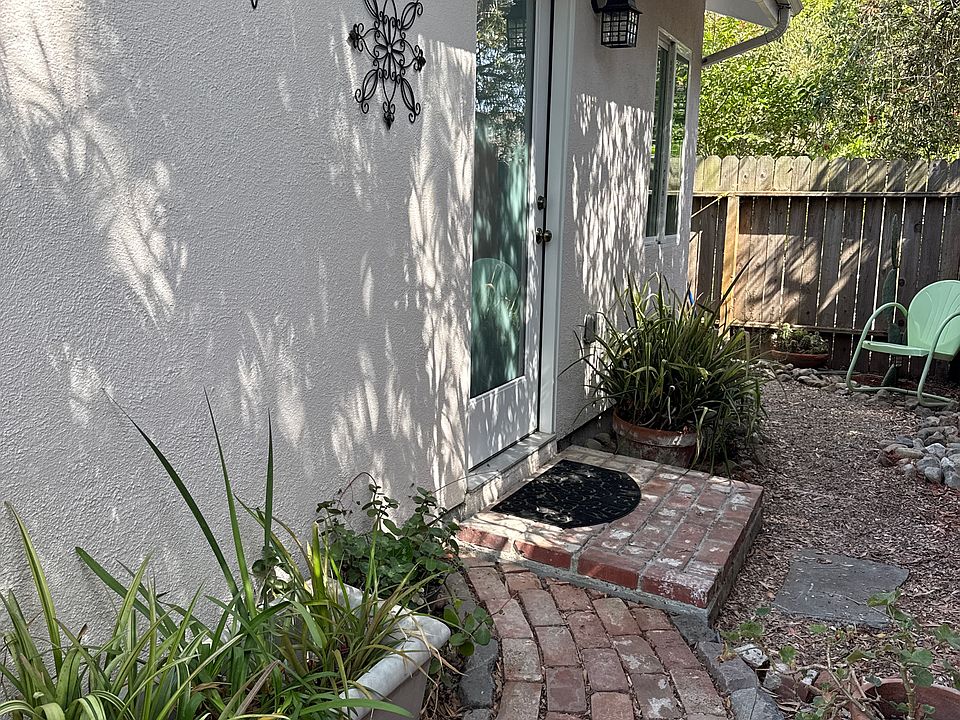 1st image of 3059 Paseo Del Descanso