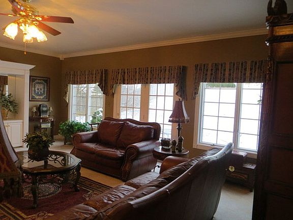3rd image of 6135 Fairmont Ct