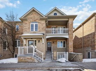 520 Silken Laumann Dr #17, Newmarket, ON