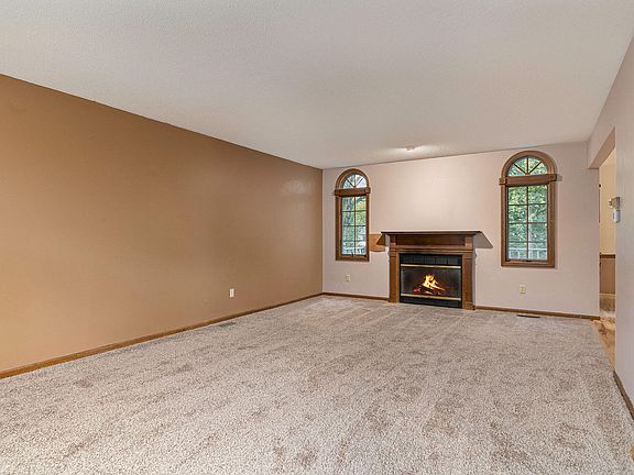 3rd image of 903 Berkshire Dr