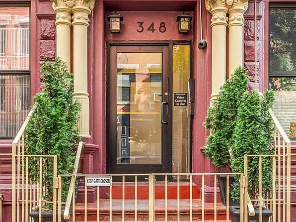 348 W 48th St #2W, Manhattan, NY 10036