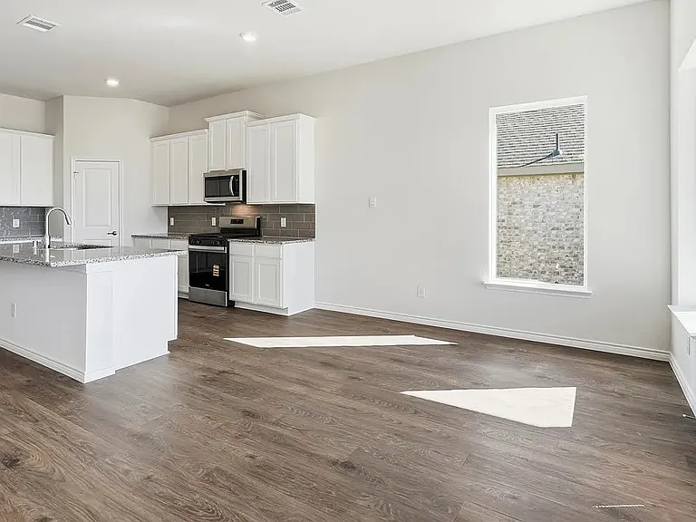 8428 Radiant St — Photo 4