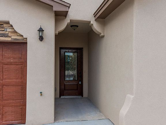 4th image of 940 Flora Vista Dr