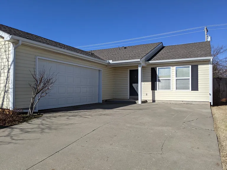 2508 Waterleaf Dr — Photo 2