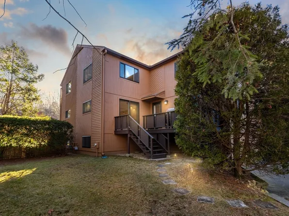 221 Leland Farm Rd Unit 221, Ashland, MA 01721