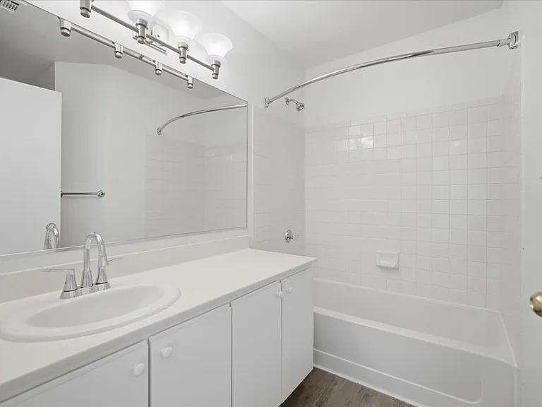 556 Yacht Harbor Dr #202 — Photo 9