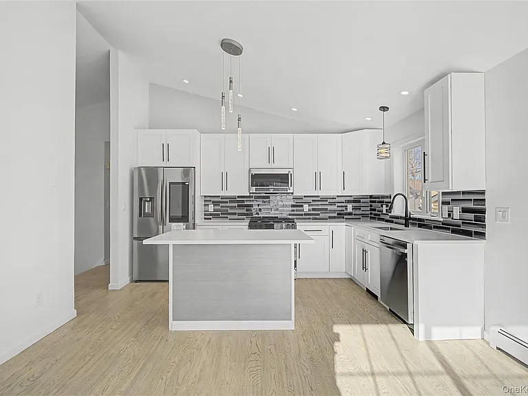 25 Clinton St — Photo 14