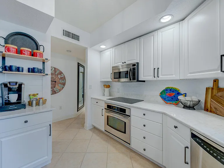 521 Mandalay Ave #505 — Photo 9