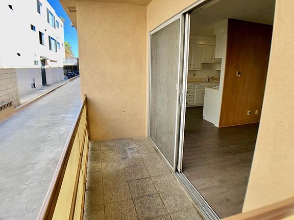 4th image of 912 W Beach Ave APT 4