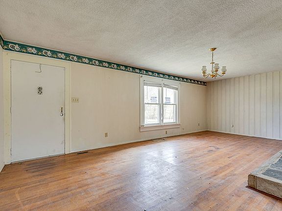 5th image of 36181 Plum Creek Rd