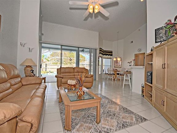 4th image of 3125 E Floral Way