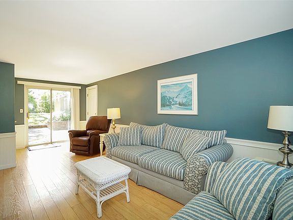 5th image of 22 Tracy Ln