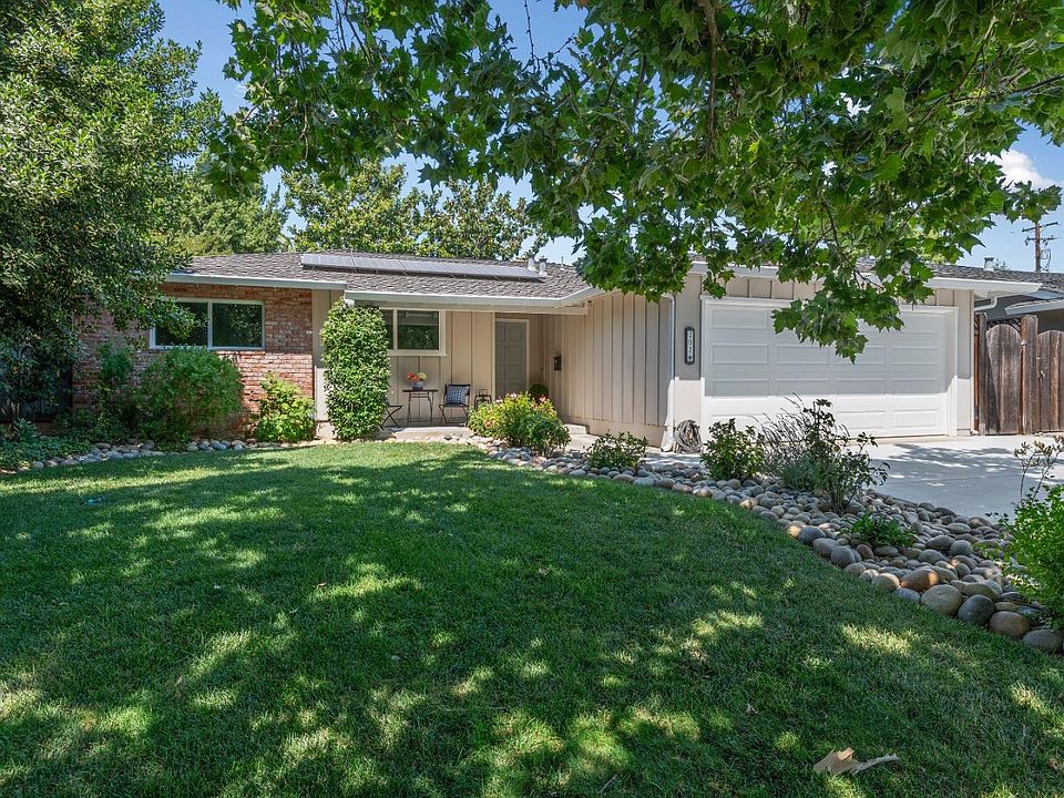 1st image of 207 Thomas Dr