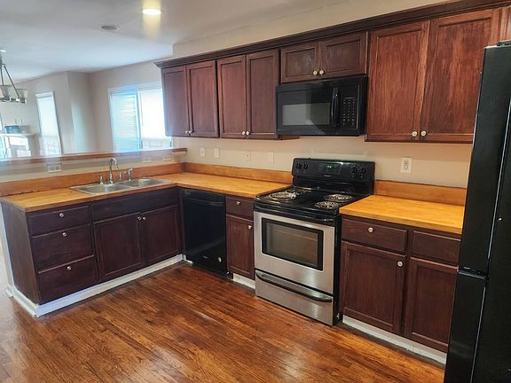 4th image of 1006 Martin St SE