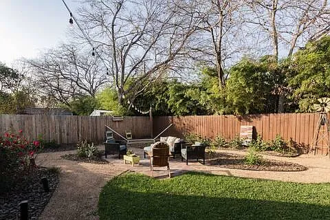 419 W Lullwood Ave — Photo 12