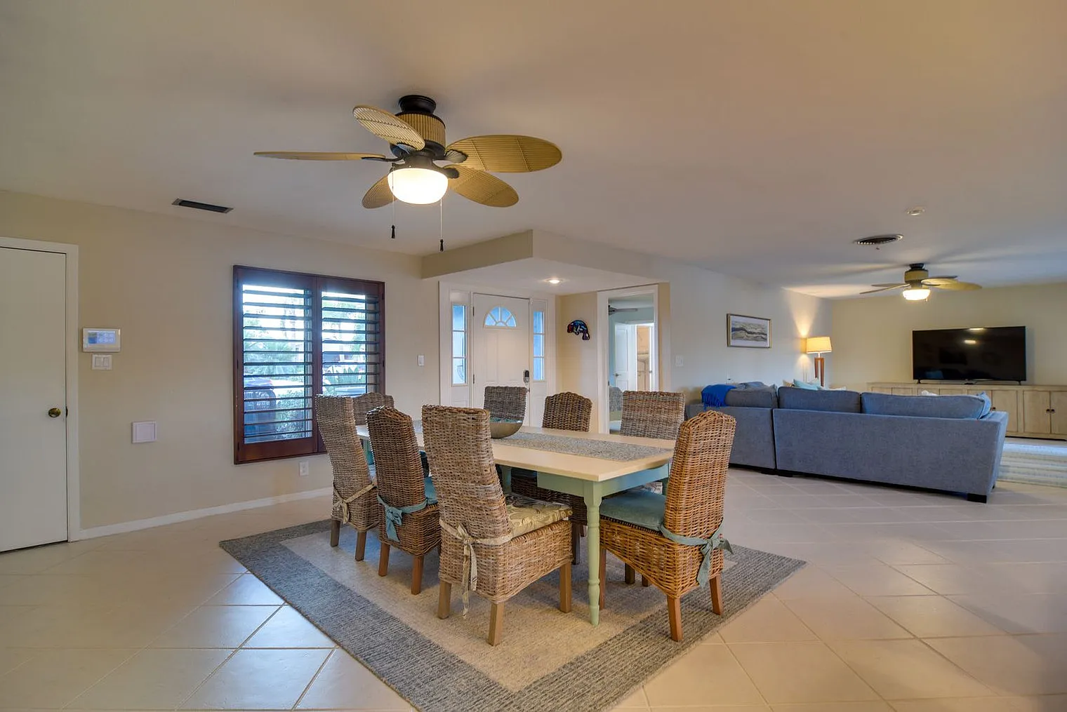 3 bed, 2.0 bath, 1894 sqft, $8,178 — Photo 3