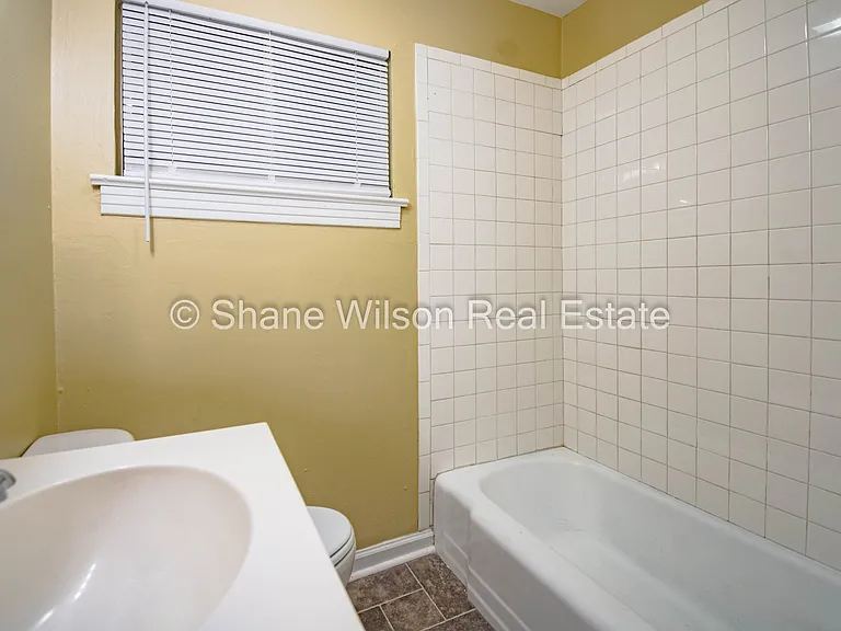 804 Henderson Ave — Photo 17