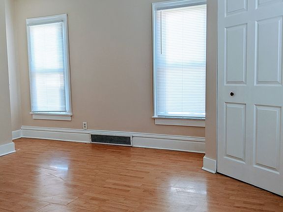 5th image of 736 E Garden St