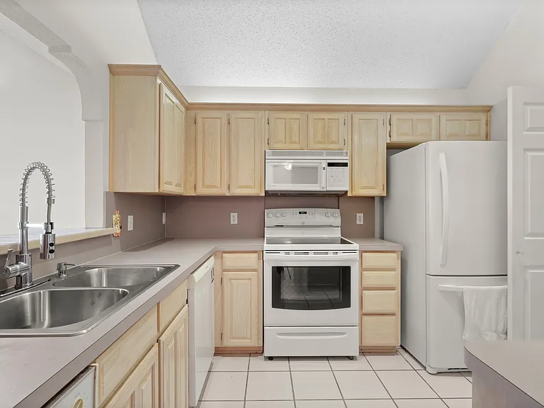 4820 Ashworth Ct — Photo 8