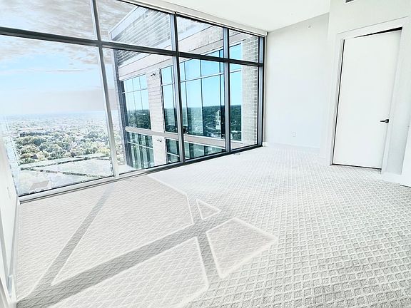 4th image of 3033 Oliver Ave