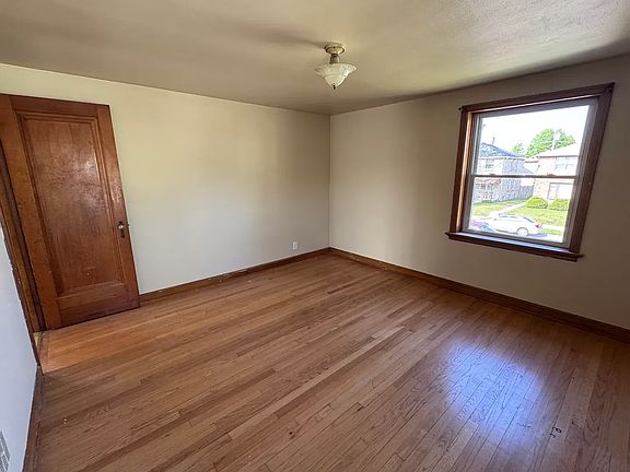 5th image of 3514-3514A N 56th St