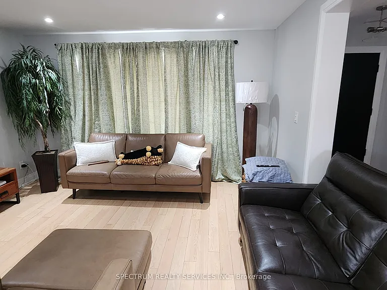 8 Munford Cres — Photo 8