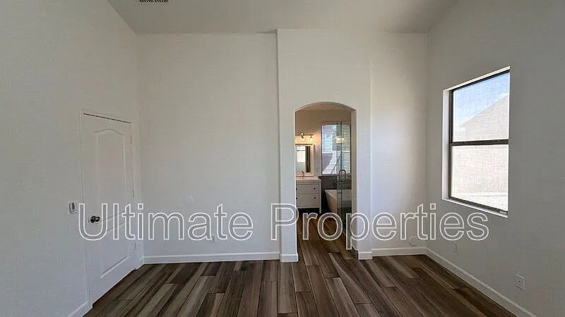 4 bed, 2.0 bath, 2166 sqft, $2,695 — Photo 4