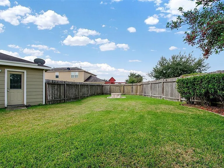 615 Salma Ct — Photo 23