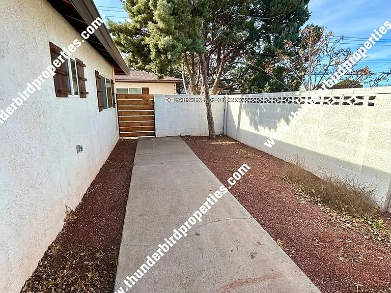 1307 San Mateo Blvd NE — Photo 13