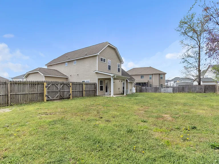 127 Ganton Dr — Photo 35