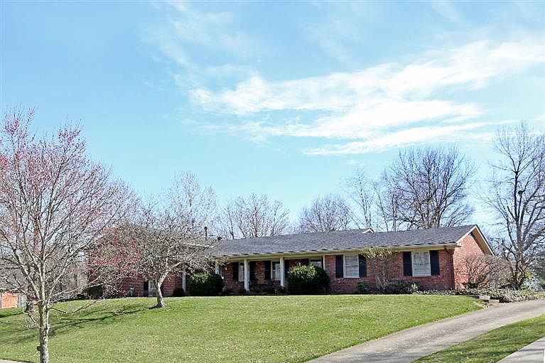 1st image of 2060 Lakeside Dr