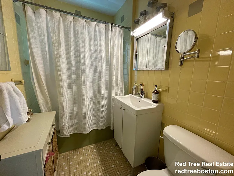 62 Newport St #1 — Photo 11
