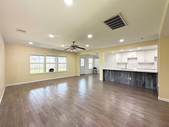2nd image of 910 Staffordale Manor Ln