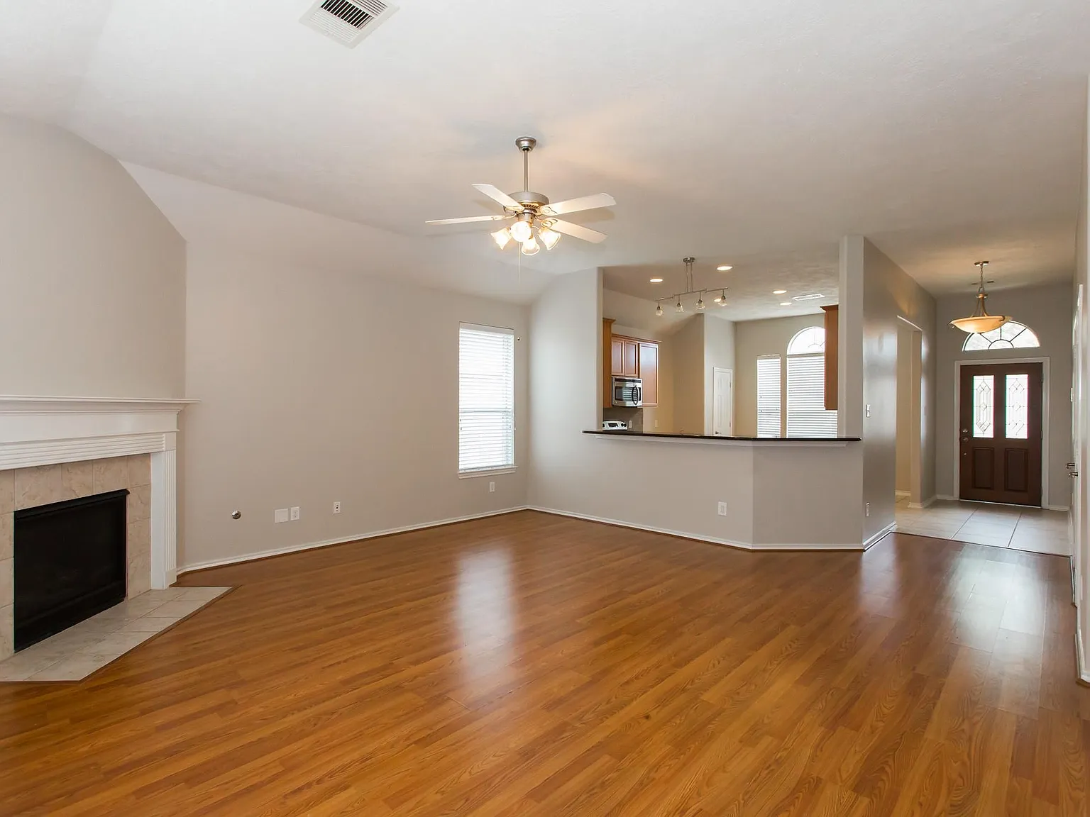3 bed, 2.0 bath, 1532 sqft, $1,970 — Photo 3