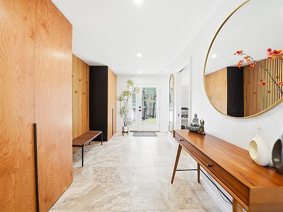 4th image of 117 Cedar St