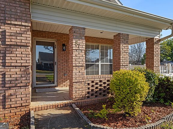 3rd image of 87 Park Ln
