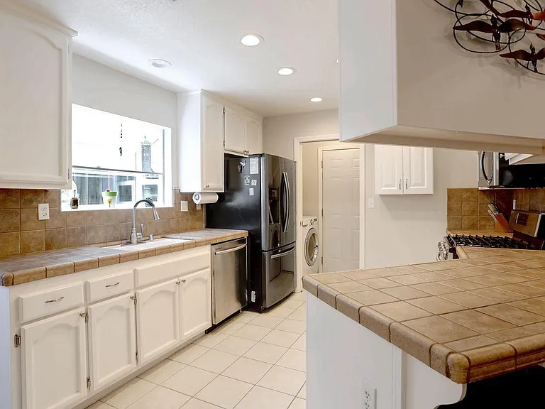 649 Springfield Cir — Photo 5