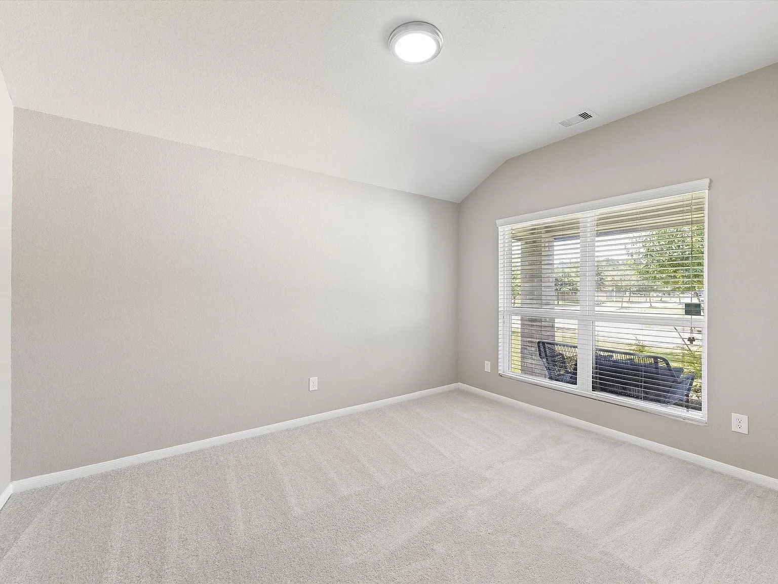 3 bed, 2.0 bath, 1794 sqft, $2,300 — Photo 3