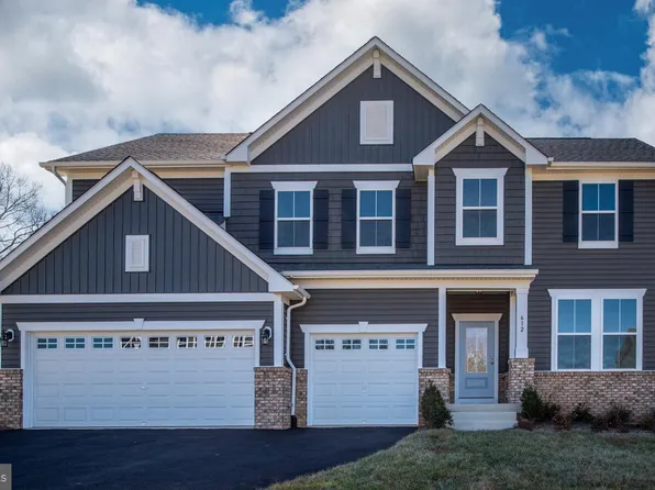 612 Plainview Dr, Fredericksburg, VA 22405