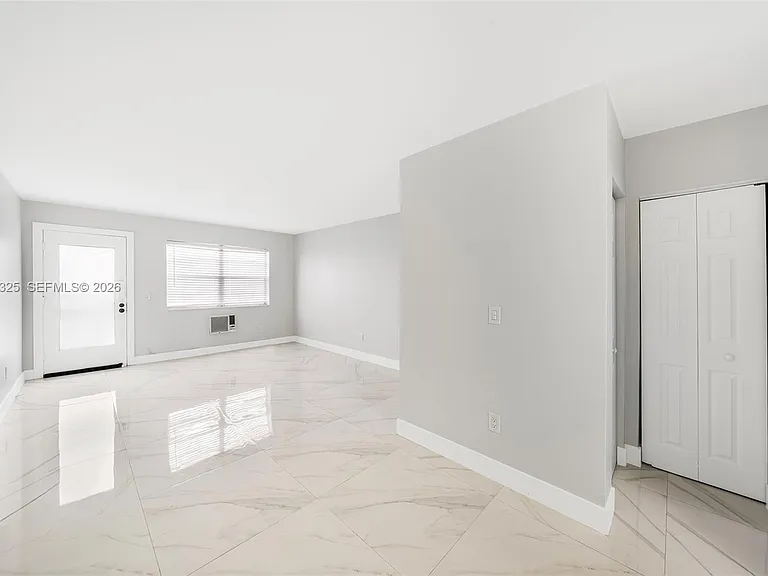 410 Euclid Ave #11 — Photo 11