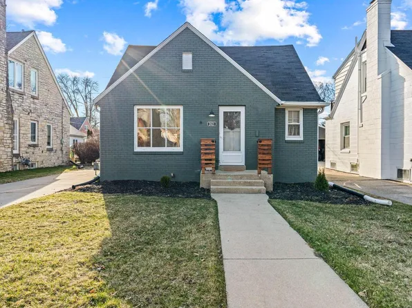 2621 North 73rd STREET, Wauwatosa, WI 53213
