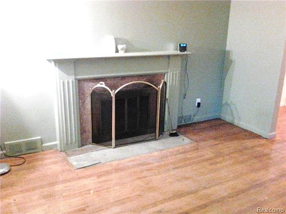 4th image of 8520 Marlowe St