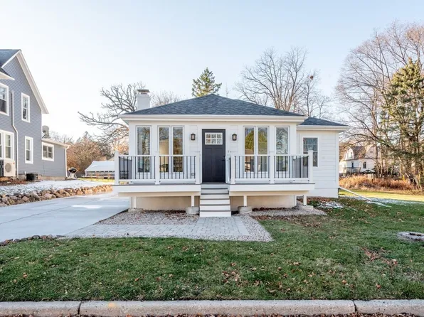 122 Williams St, Williams Bay, WI 53191