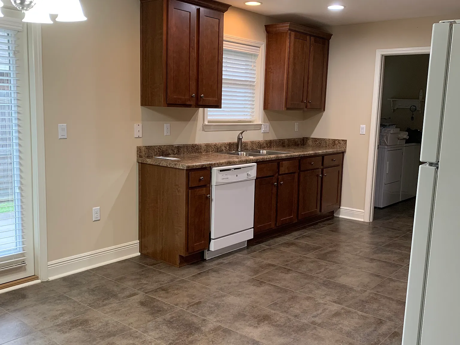 3 bed, 1610 sqft, $2,000 — Photo 4
