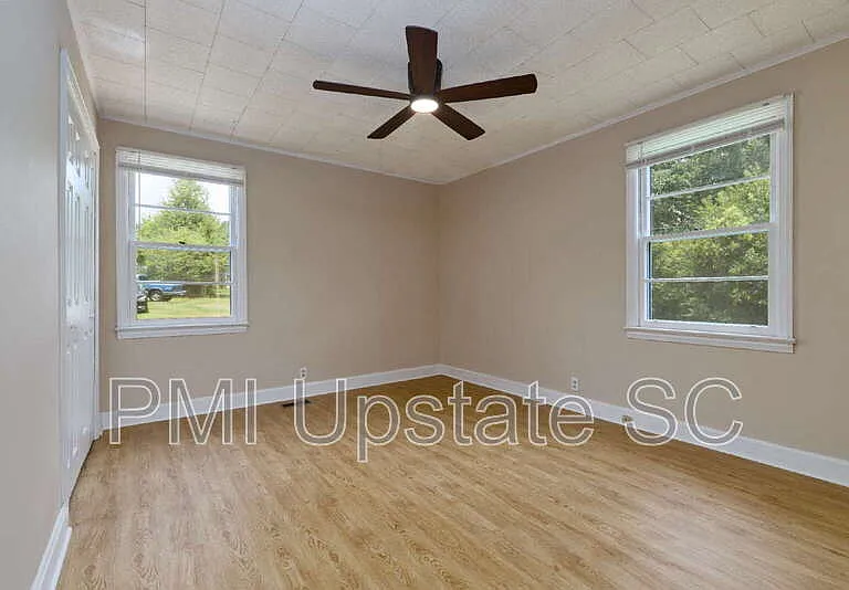 105 Truman St — Photo 15