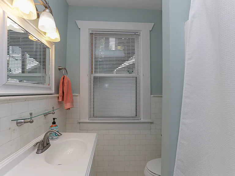Full bathroom