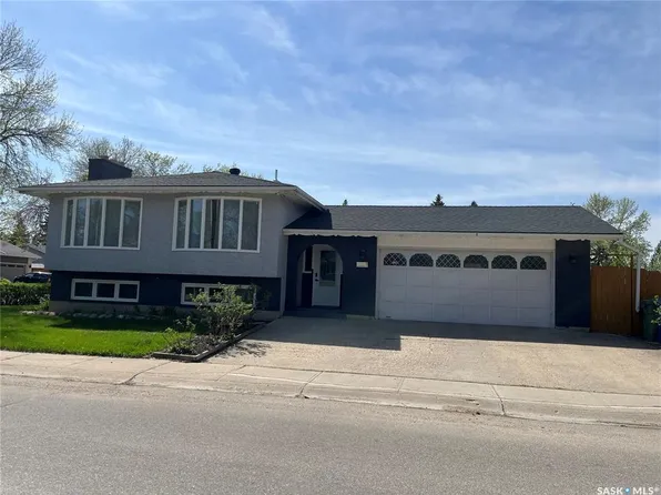11 PLAINSVIEW DRIVE, Regina, SK S4S 6J2