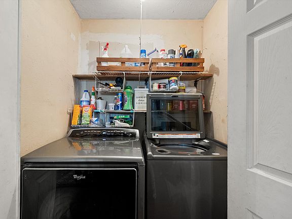 4th image of 609 Columbine Ln