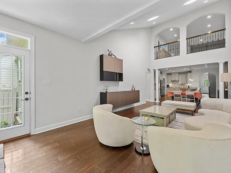 433 Fairmont Dr — Photo 15