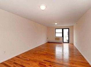 42 Hilton Ave, Garden City, NY 11530